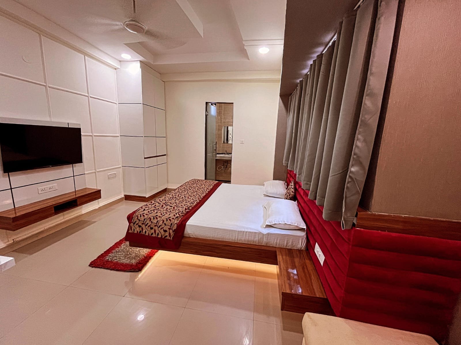 Rooms & Suites